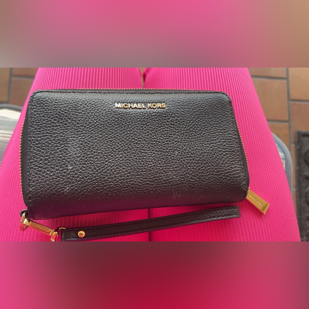 Michael kors new wallet never worn